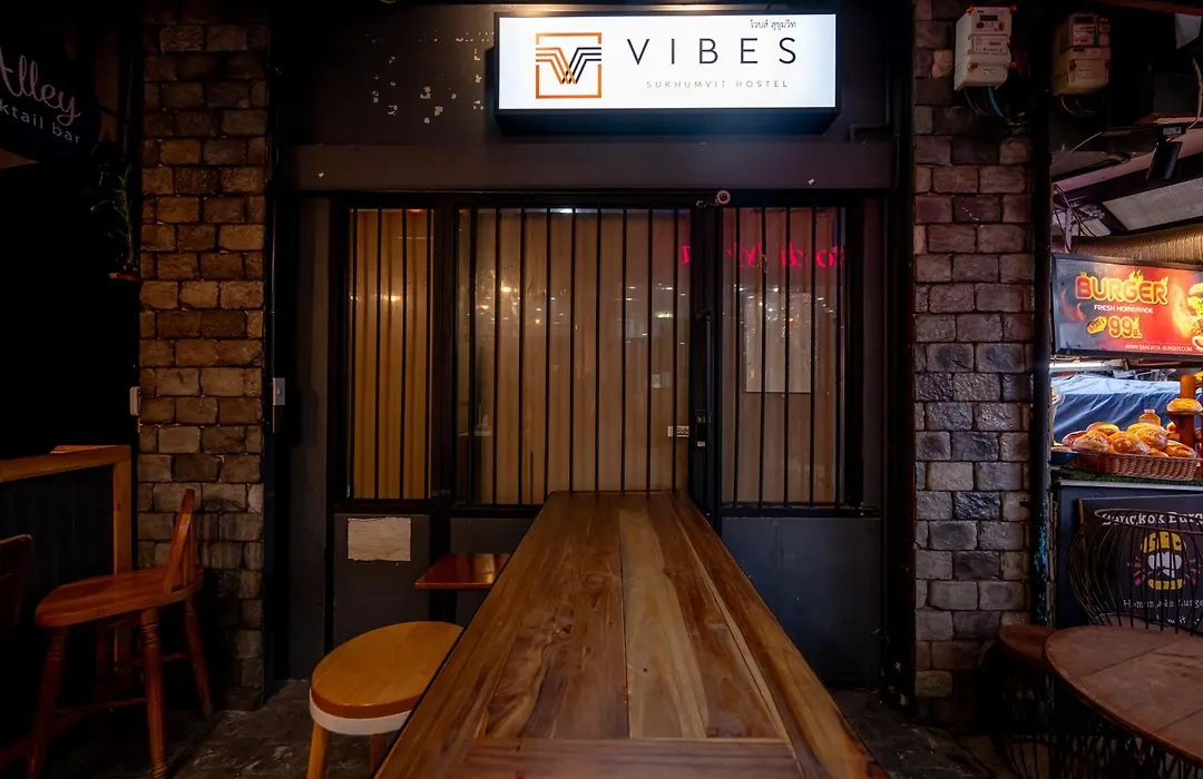 Vibes Hostel Bangkok-1